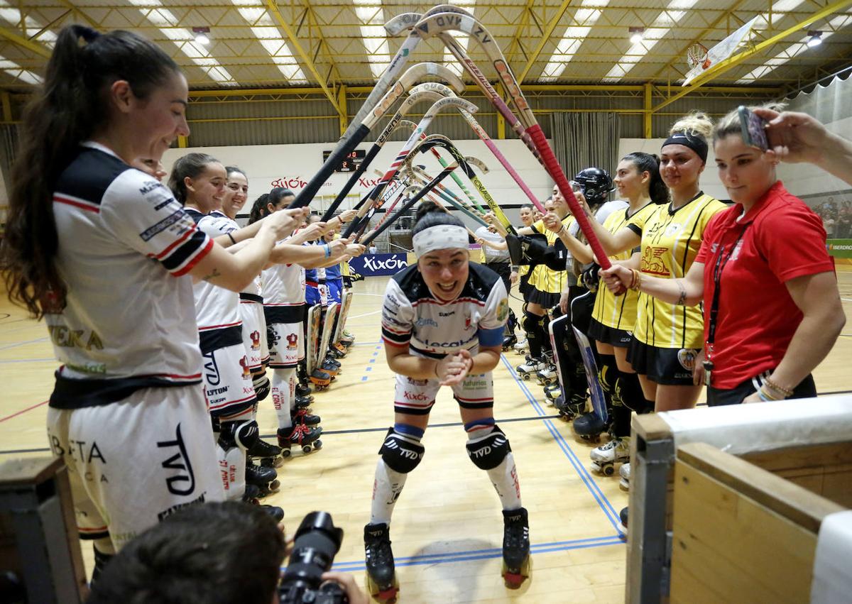 Imagen secundaria 1 - Natasha Lee, la revolución del hockey femenino