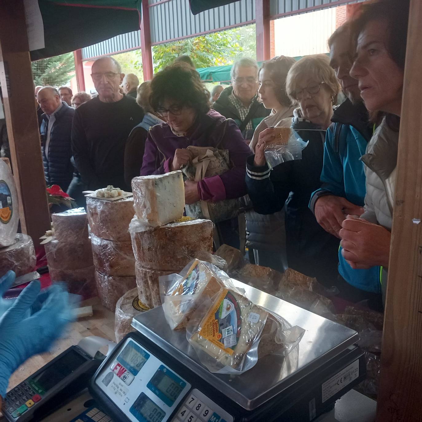 Más de 2.000 kilos de queso en la feria del Gamonéu de Benia