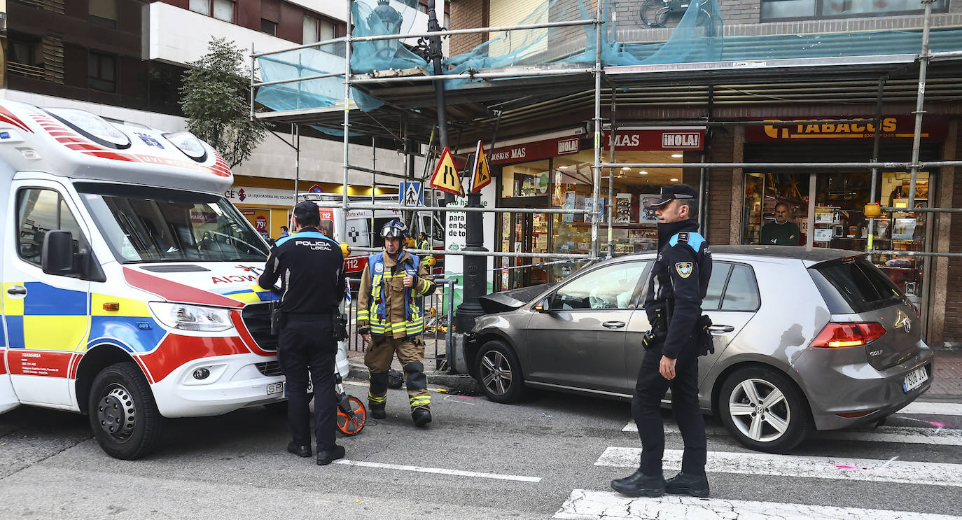 Un conductor atropella a tres peatones en Oviedo