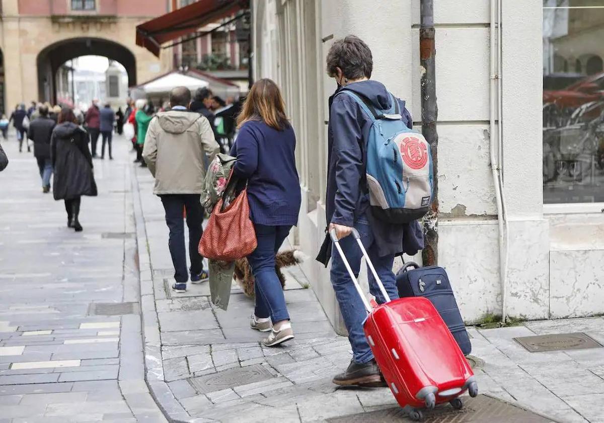 Turistas en Gijón.