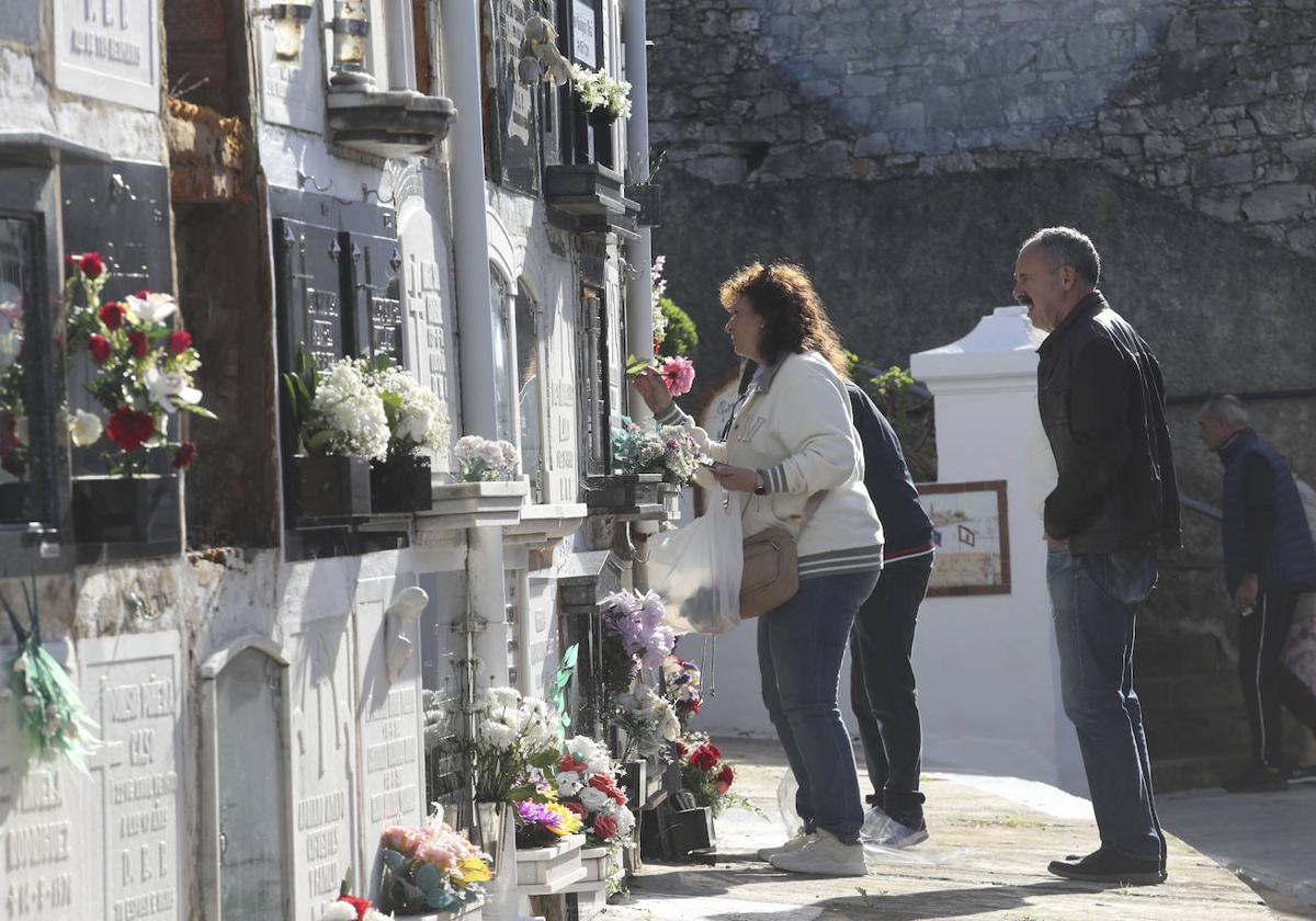 Gijón adelanta su visita a los cementerios