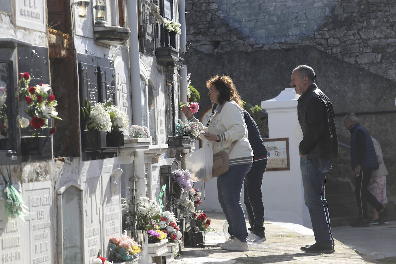 Gijón adelanta su visita a los cementerios