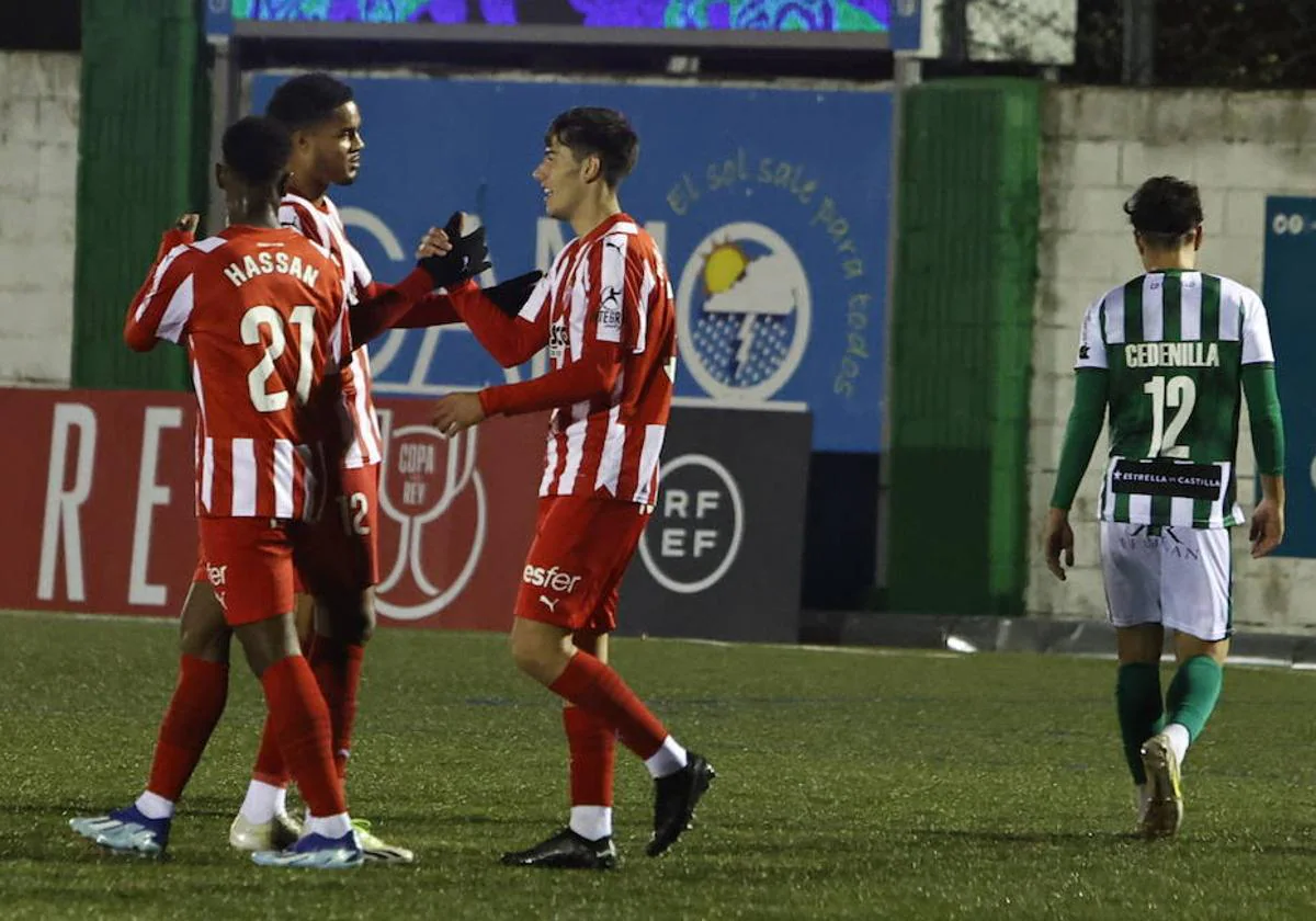 Esteban Lozano debutó con el Sporting Gijón en la Segunda de