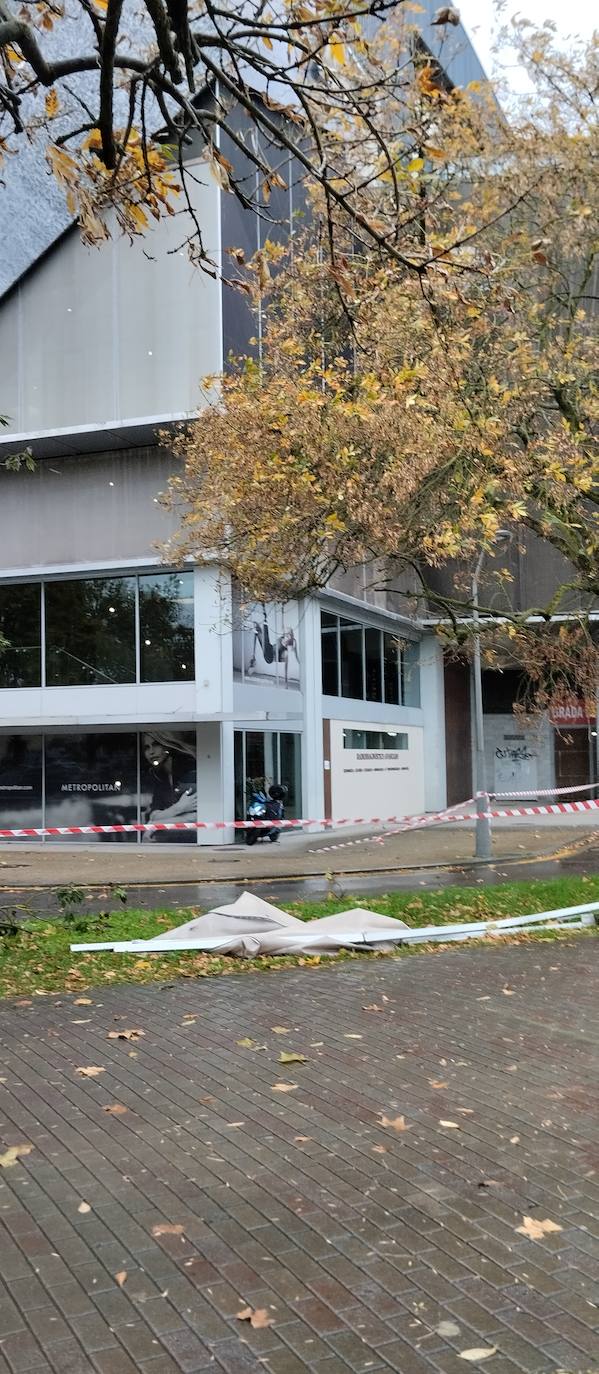 Las fuertes rachas de viento dejan destrozos por toda Asturias: las imágenes del temporal