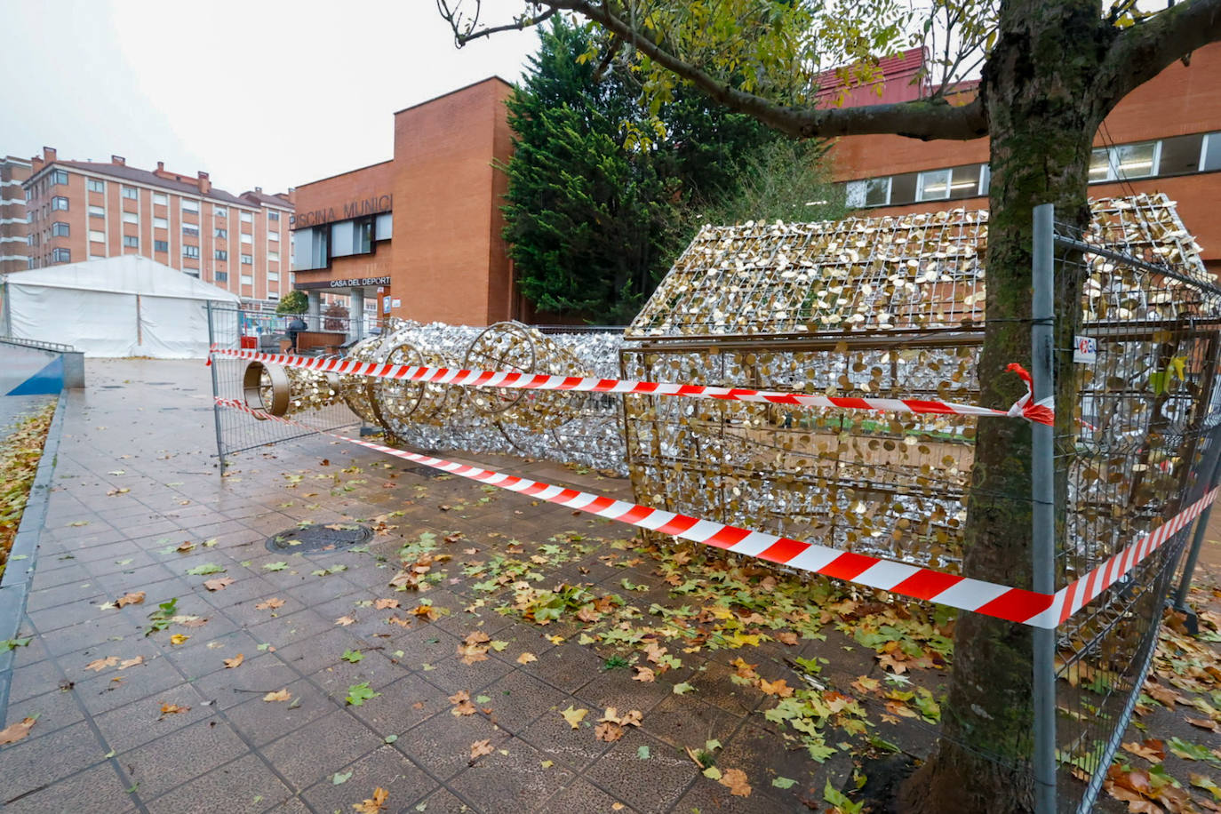 Las fuertes rachas de viento dejan destrozos por toda Asturias: las imágenes del temporal