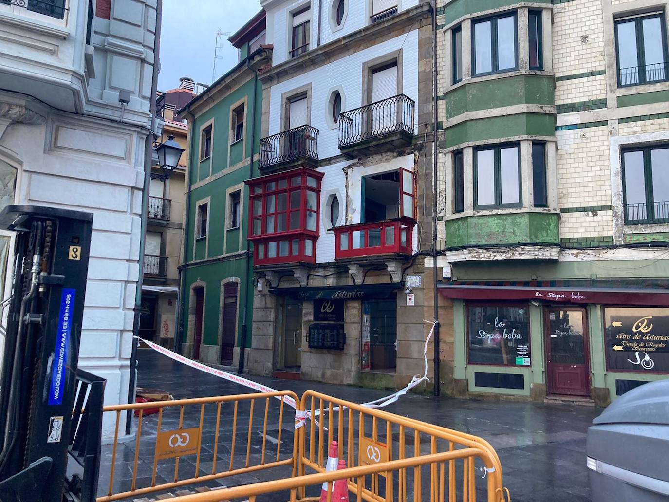 Las fuertes rachas de viento dejan destrozos por toda Asturias: las imágenes del temporal