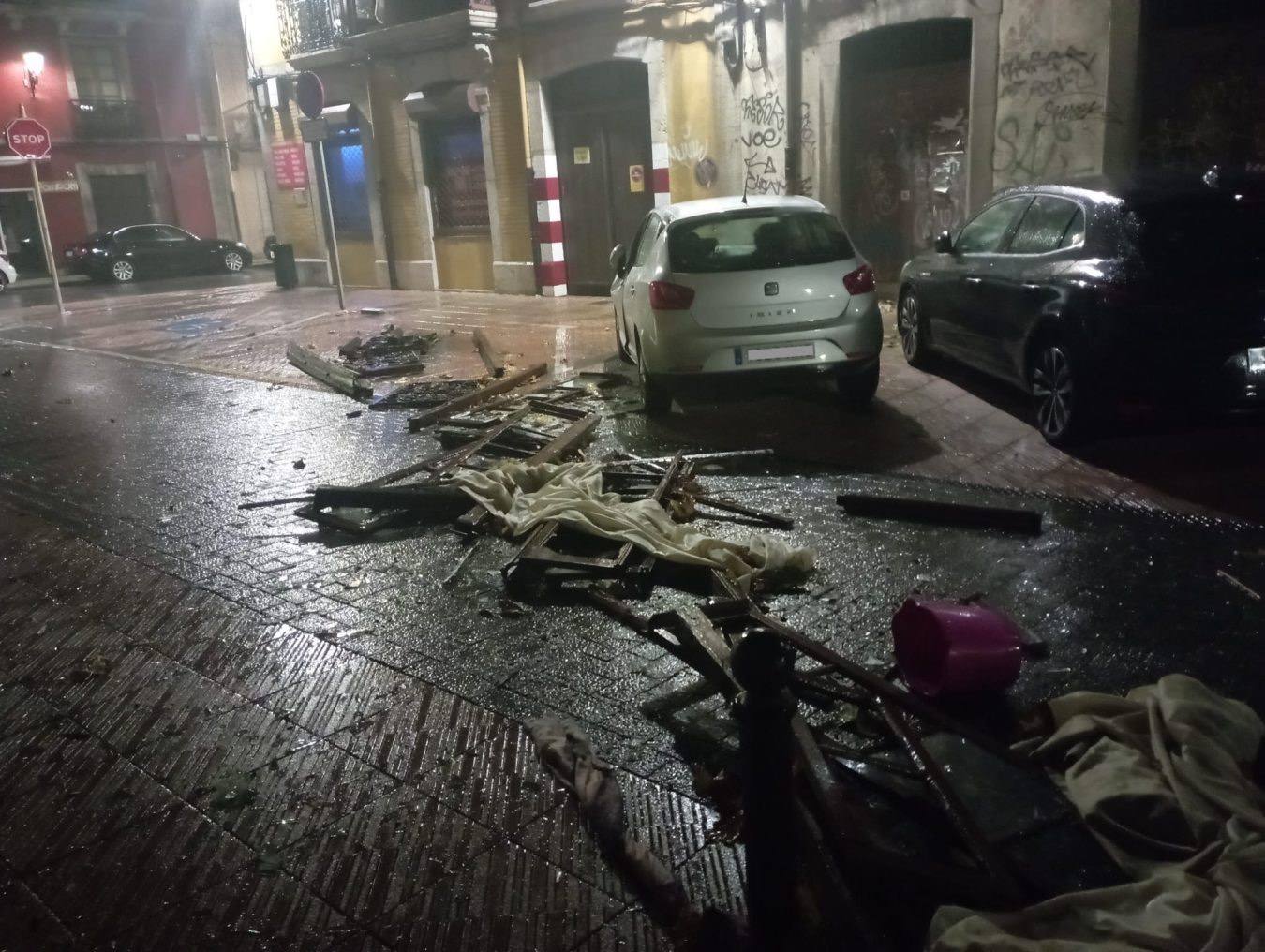 Las fuertes rachas de viento dejan destrozos por toda Asturias: las imágenes del temporal