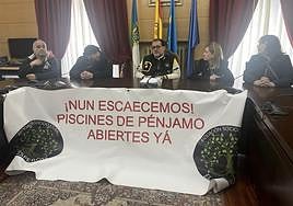 El alcalde, en el centro, con responsables de diferentes colectivos de Pénjamo.