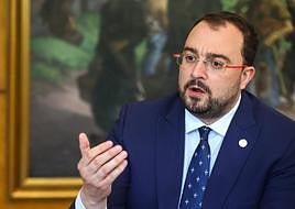 Barbón exige a Sánchez el mismo trato que tendrá Cataluña por la investidura