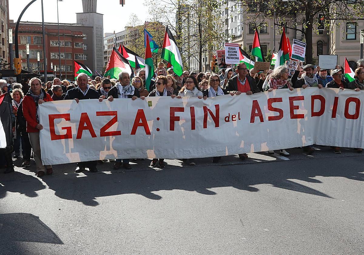 Multitudinaria manifestación a favor de Palestina en Gijón