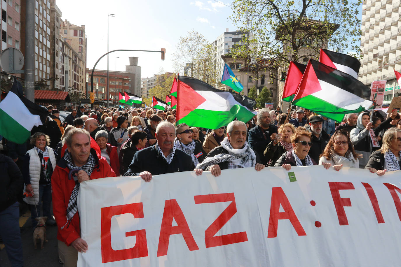 Multitudinaria manifestación a favor de Palestina en Gijón