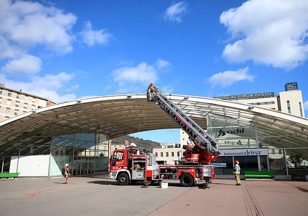 Imagen principal - Plaza de los Ferroviarios, La Losa, donde se ha levantado parte de la cúpula.