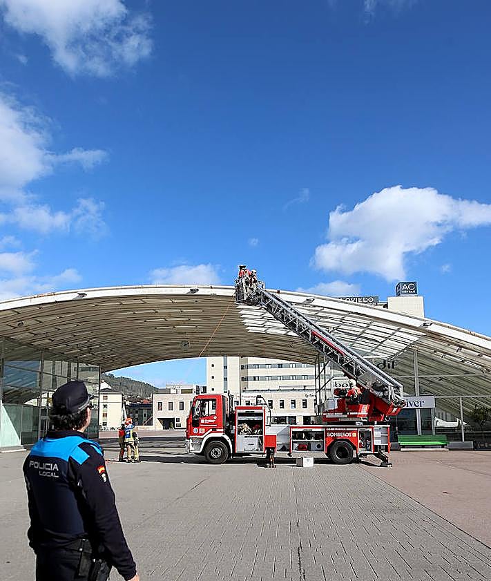 Imagen secundaria 2 - Plaza de los Ferroviarios, La Losa, donde se ha levantado parte de la cúpula.