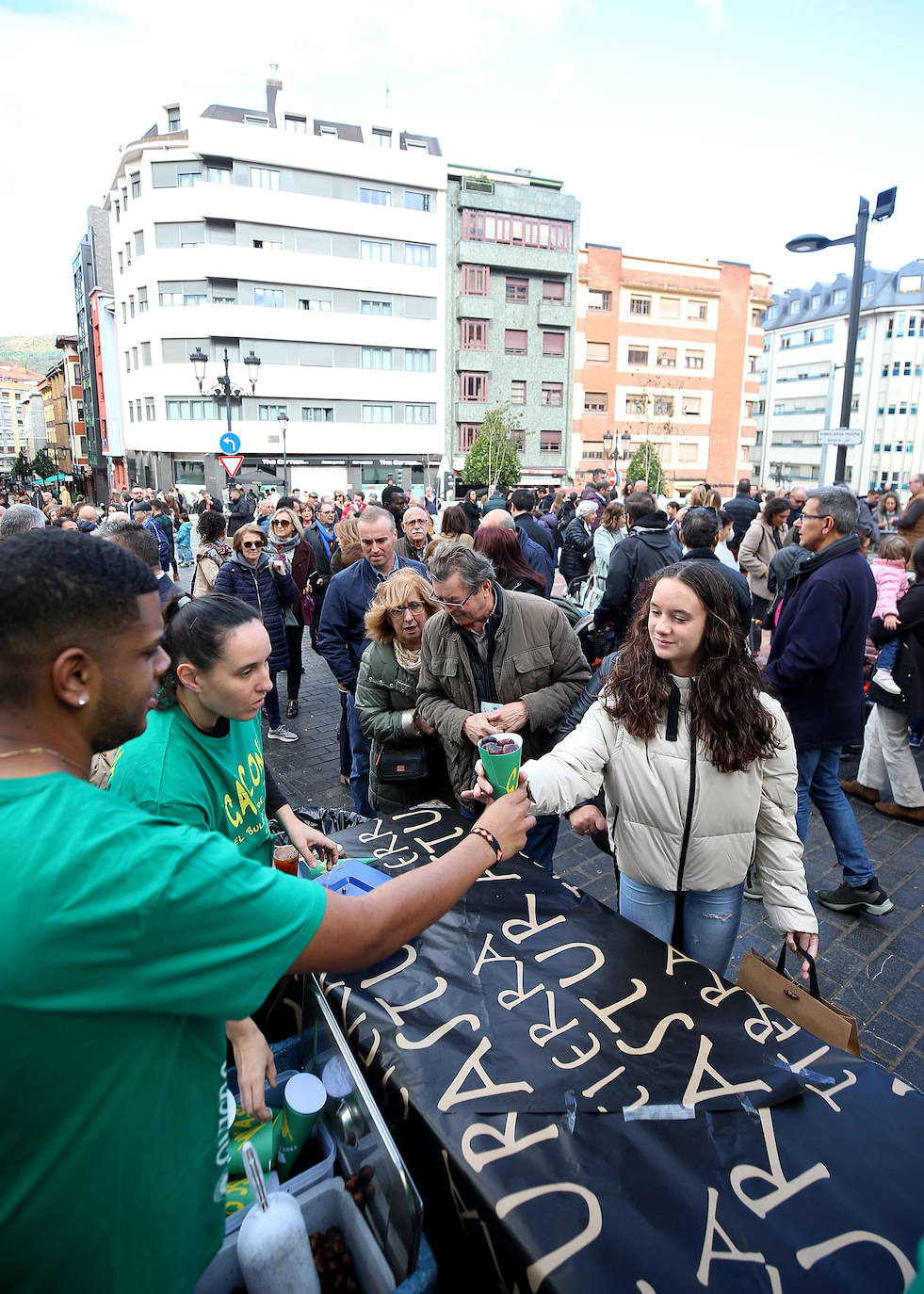 Sidra dulce y castañas asadas para celebrar el tradicional amagüestu de Gascona
