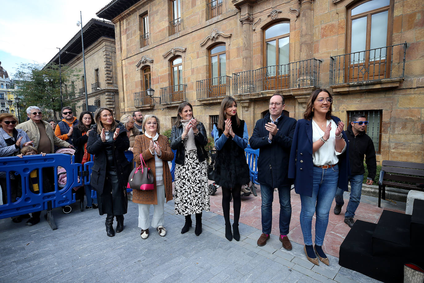 El folclore toma las calles de Oviedo