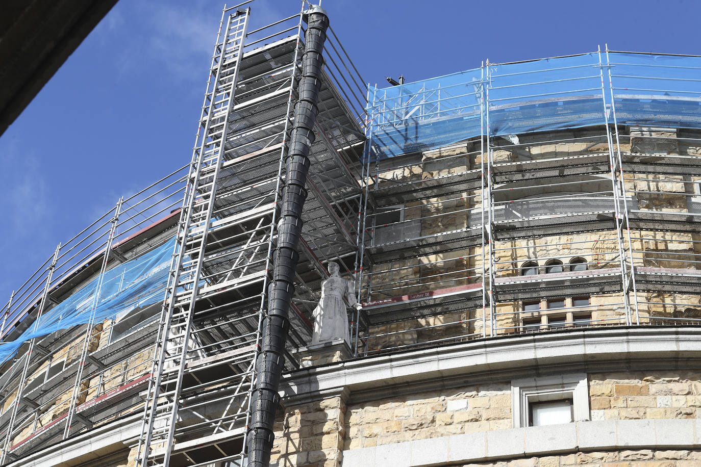 Así es la espectacular obra de la cúpula de la Laboral