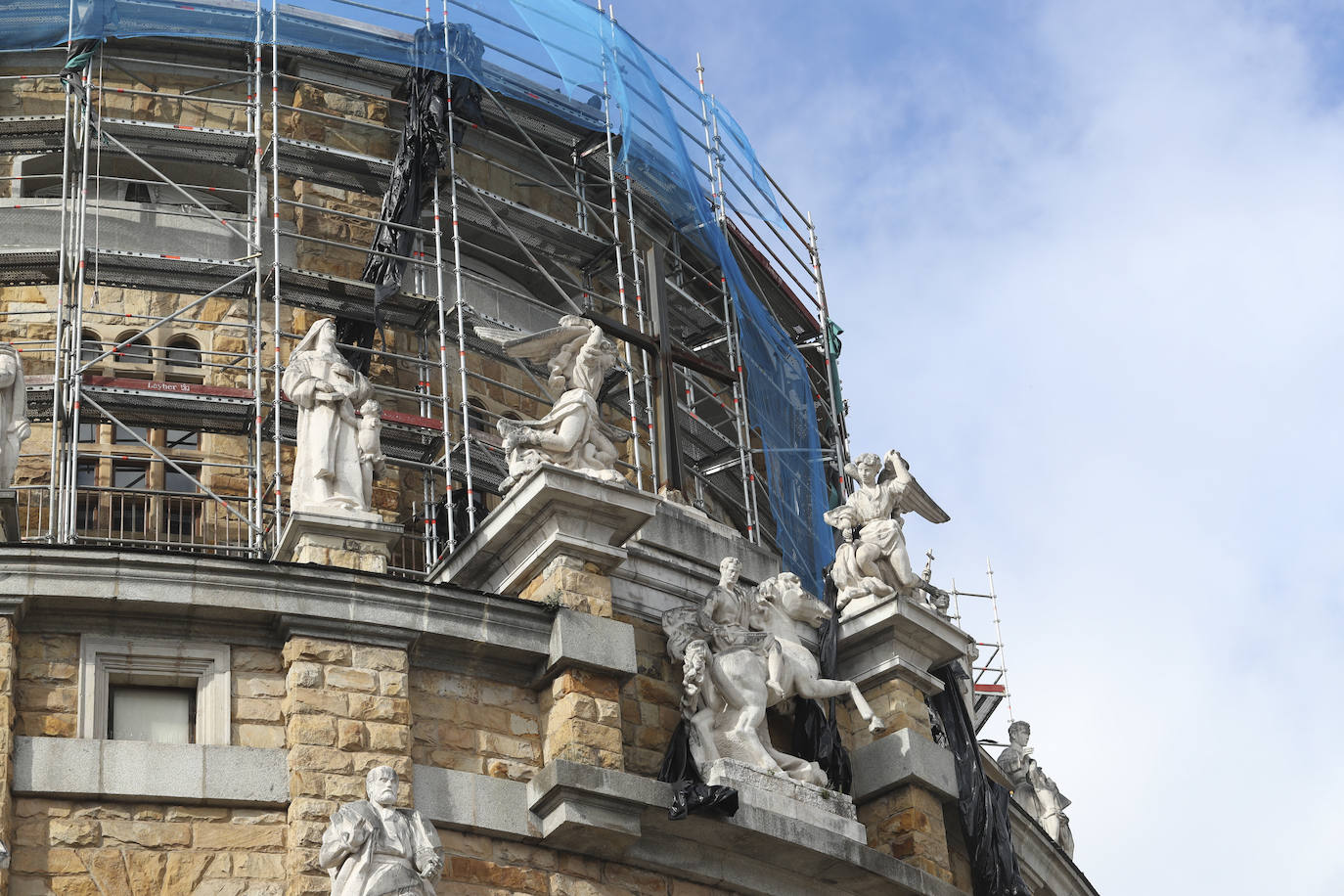 Así es la espectacular obra de la cúpula de la Laboral