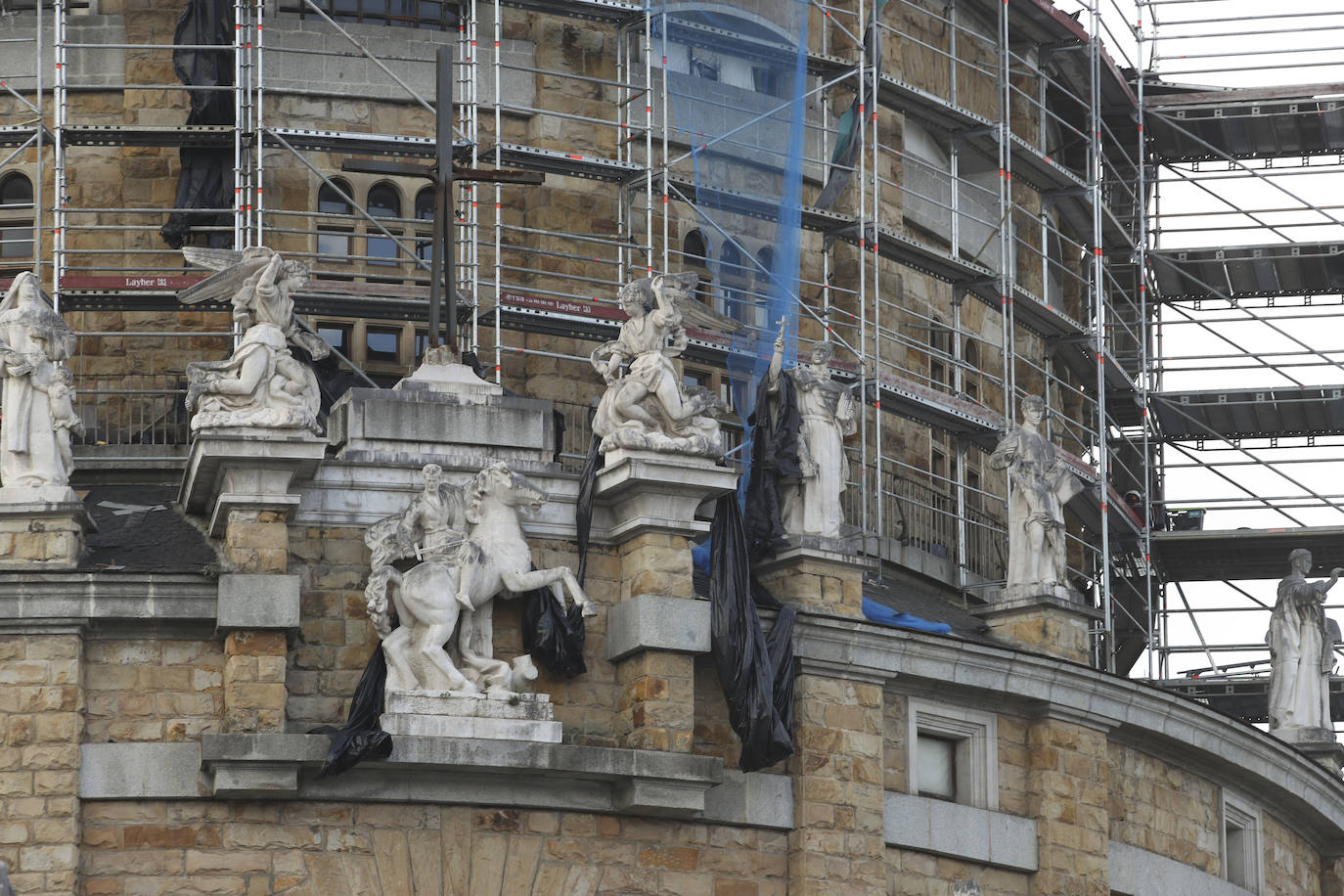 Así es la espectacular obra de la cúpula de la Laboral