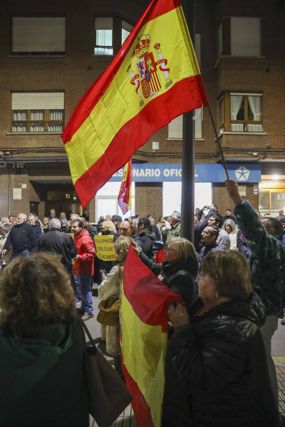 «Amnistía pa tu tía»: miles de asturianos salen a la calle como protesta