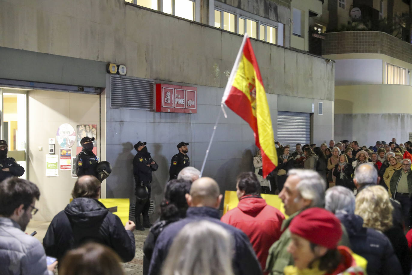 «Amnistía pa tu tía»: miles de asturianos salen a la calle como protesta