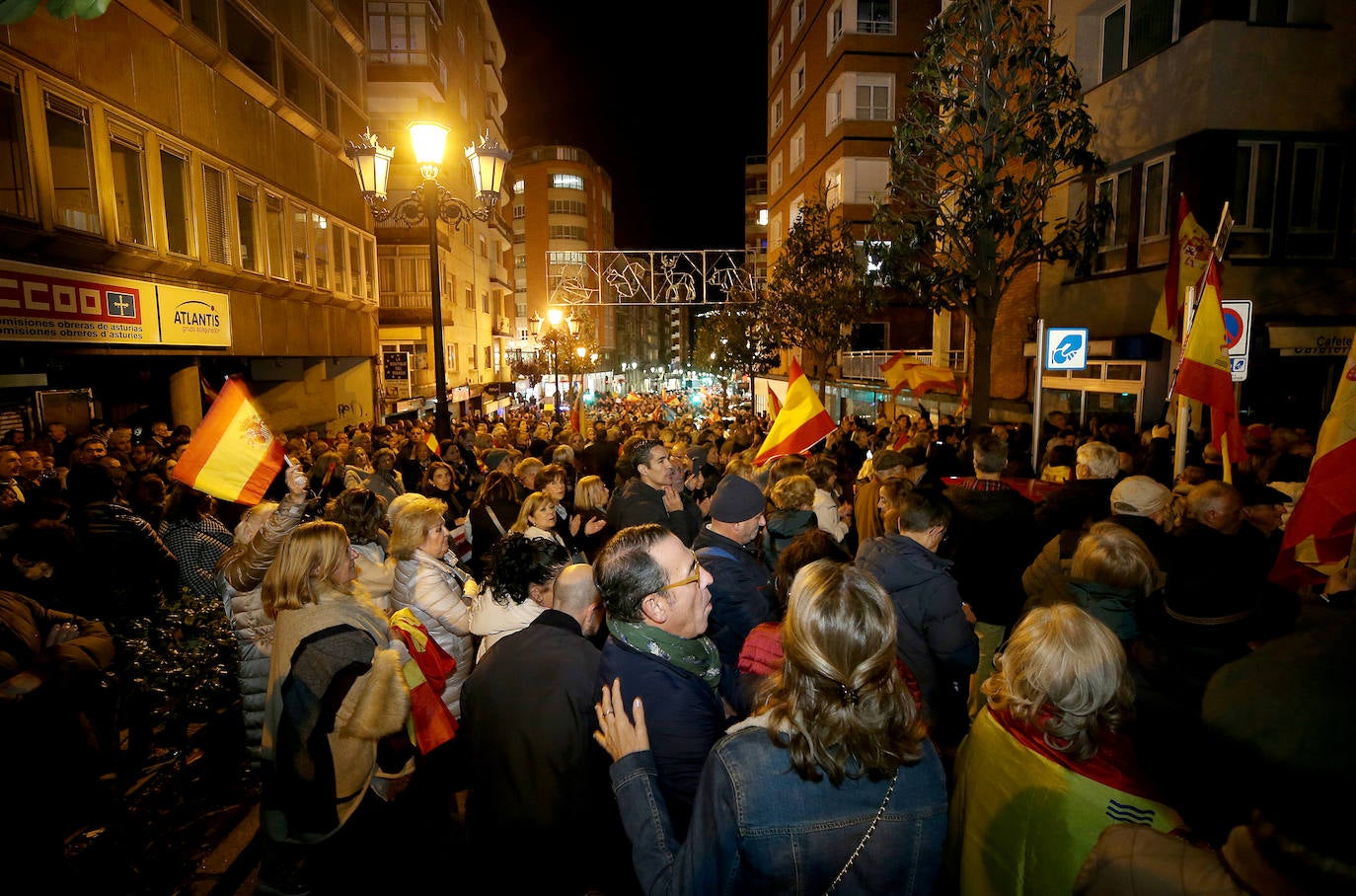 «Amnistía pa tu tía»: miles de asturianos salen a la calle como protesta
