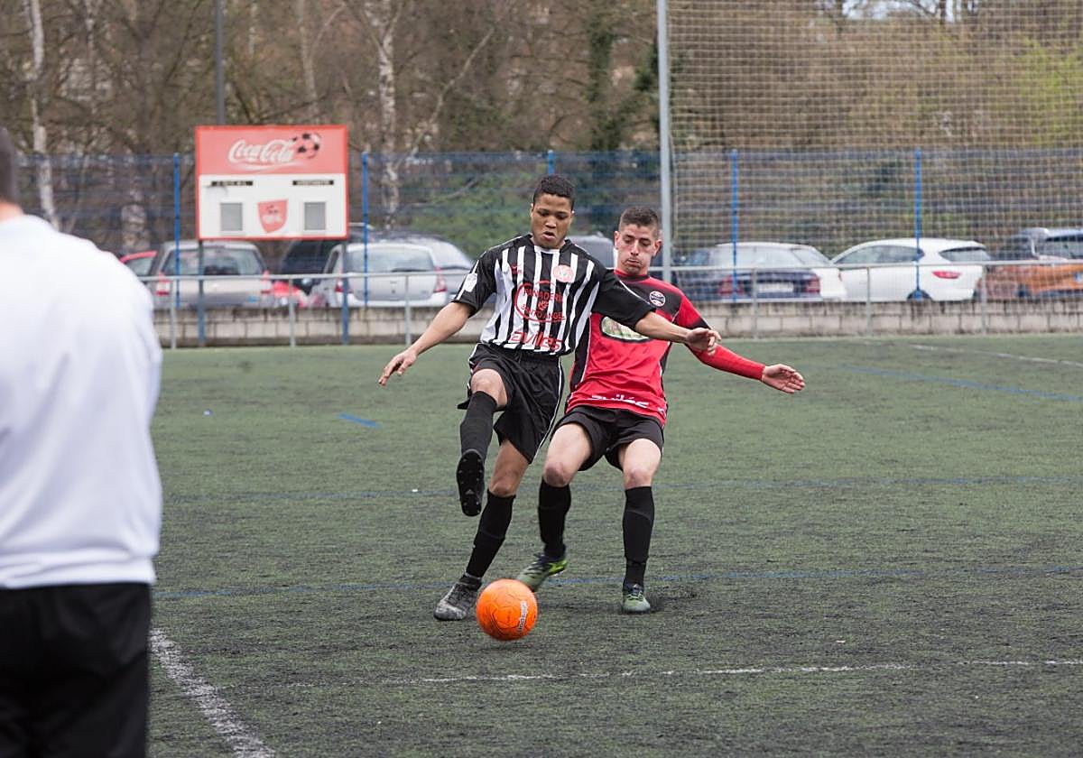 El terreno de juego de La Toba 1 presenta un importante deterioro.