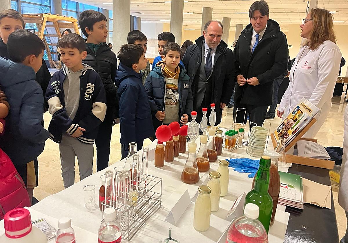 Mieres inicia la feria de la investigación