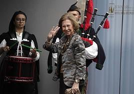 La Reina Sofía, a su llegada al Hotel de la Reconquista de Oviedo con motivo de los Premios Princesa de Asturias 2023.