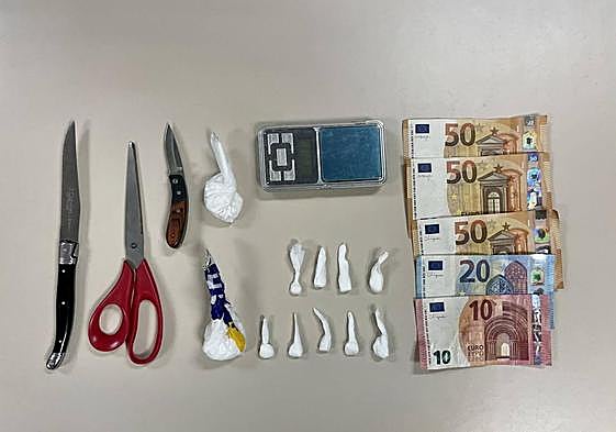 La droga y el dinero intervenido al detenido.