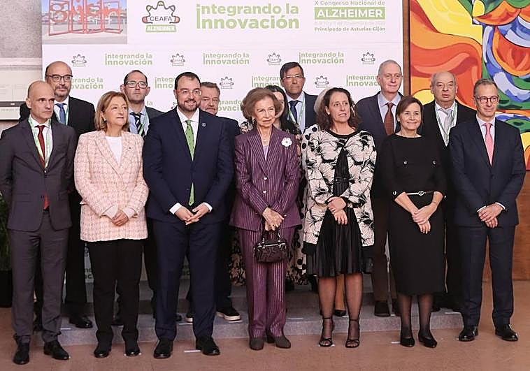 La Reina Sofía, en el centro de la imagen, en la inauguración del congreso.