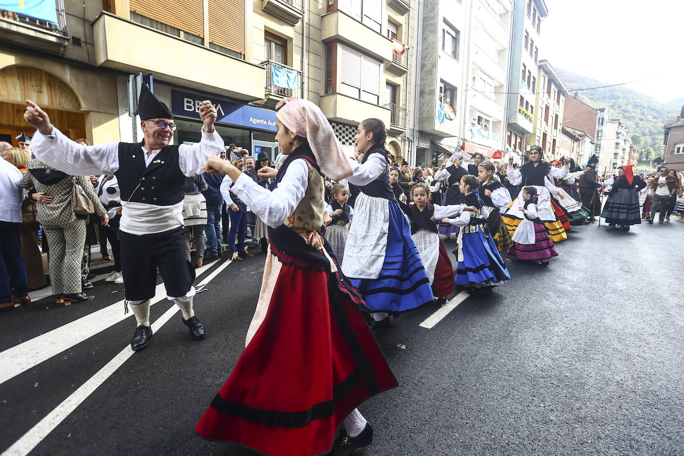 Moreda, por todo lo alto en su desfile de los Humanitarios