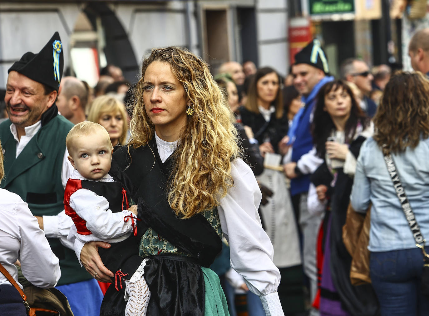Moreda, por todo lo alto en su desfile de los Humanitarios