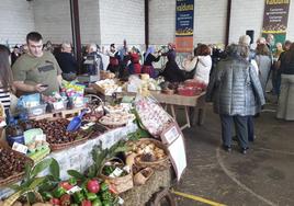 Los regueranos acuden al certamen de la castaña valduna.