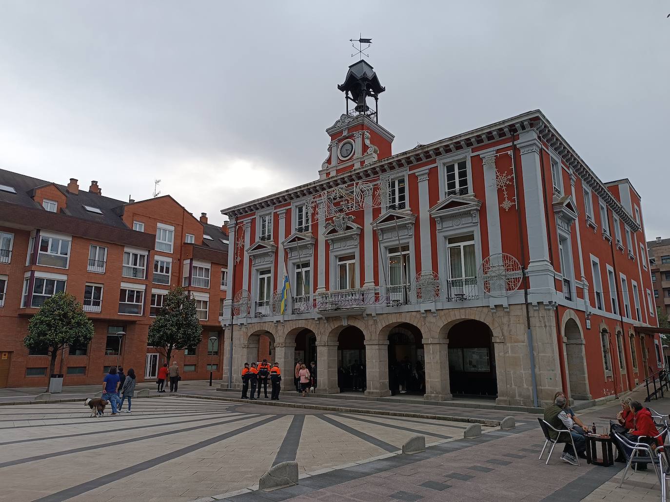 Asturias despide a Aníbal Vázquez en su capilla ardiente