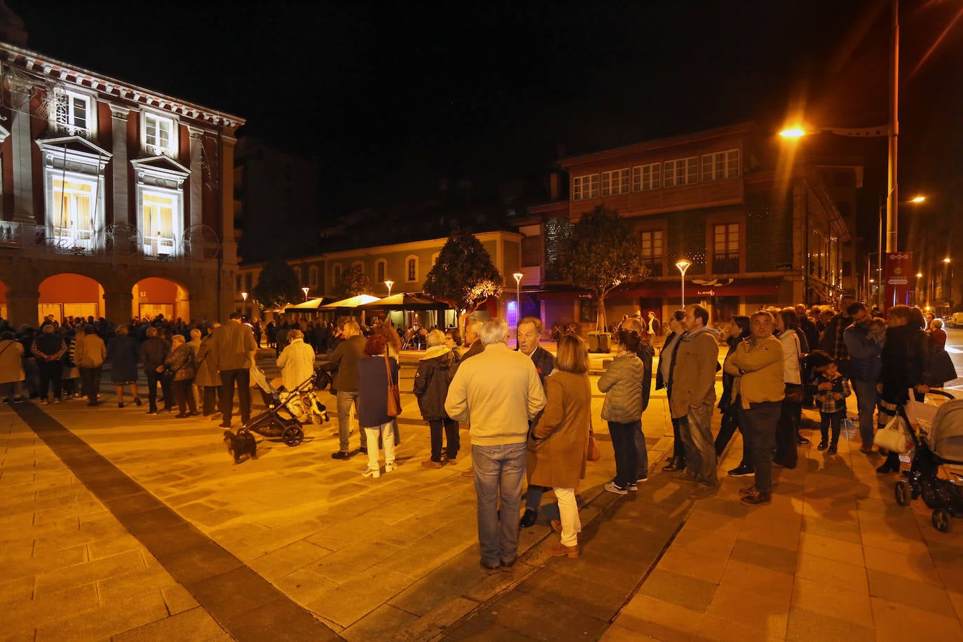 Asturias despide a Aníbal Vázquez en su capilla ardiente