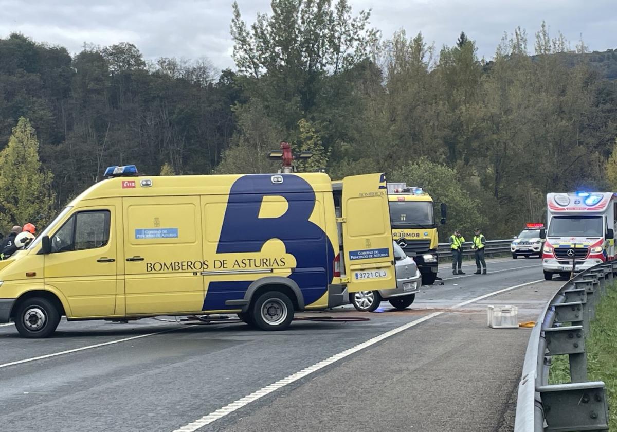 Accidente en las curvas de Blimea, el pasado mes de octubre, en el que falleció una mujer.