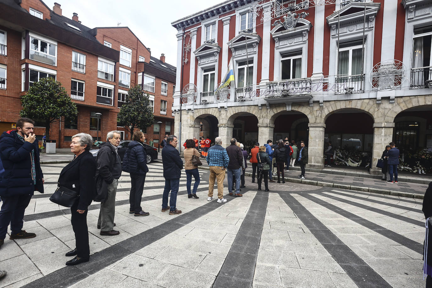 Tristeza y emoción en la capilla ardiente de Aníbal Vázquez, «una referencia moral»