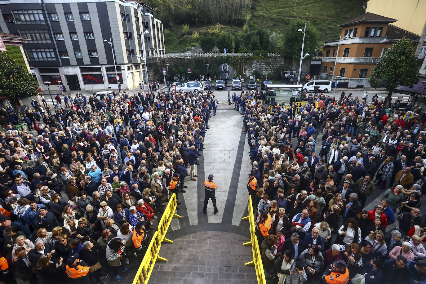 Emotivo y multitudinario adiós a Aníbal Vázquez en Mieres