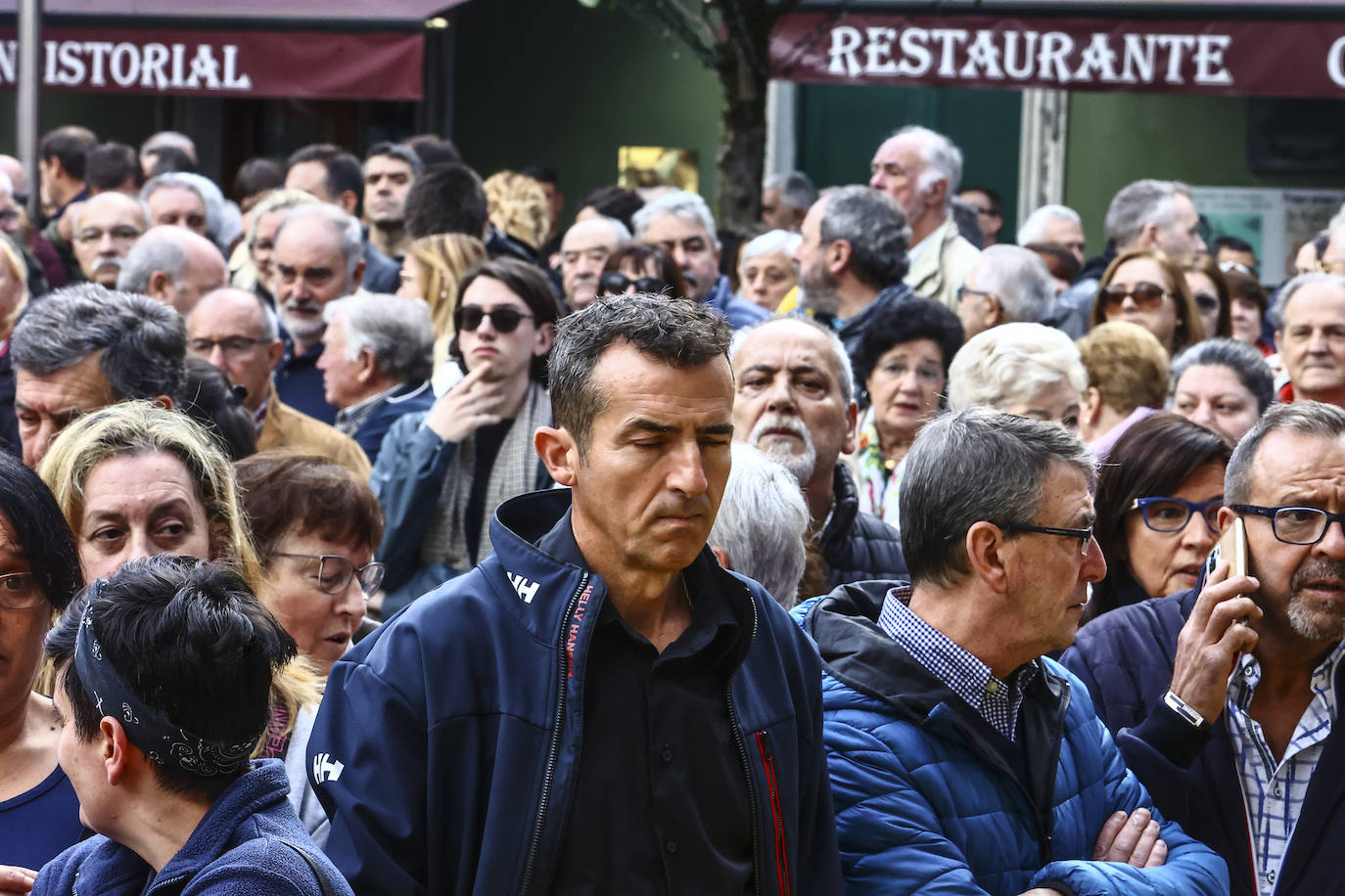 Emotivo y multitudinario adiós a Aníbal Vázquez en Mieres