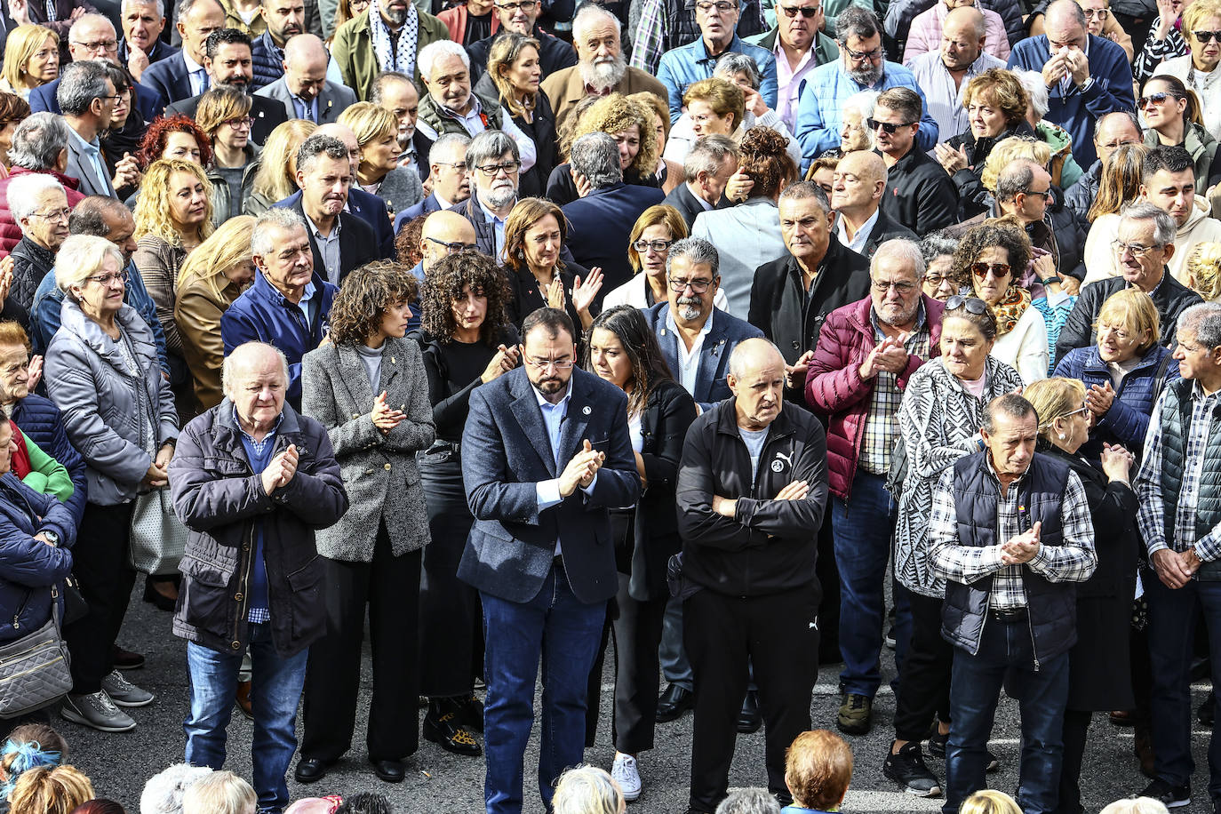 Emotivo y multitudinario adiós a Aníbal Vázquez en Mieres