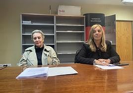 María Teresa Rodríguez, letrada de la víctima, y la vicedecana del Colegio de Abogados de Oviedo, Silvia Martínez, ayer, en Langreo.