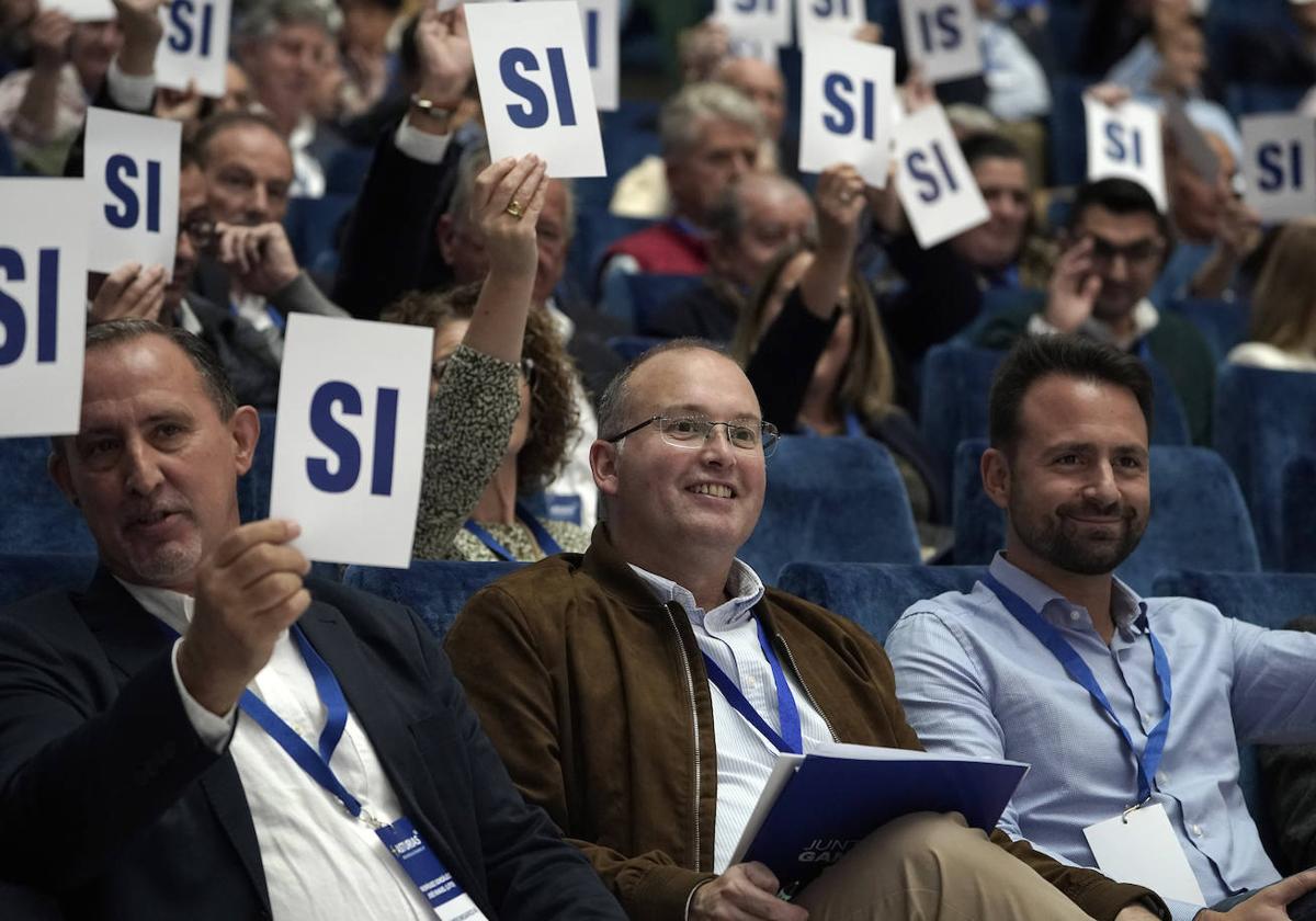 Miguel Tellado junto a Queipo, en el congreso de los populares de este sábado.