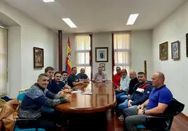 El alcalde de Belmonte con el comité de empresa de Orovalle.