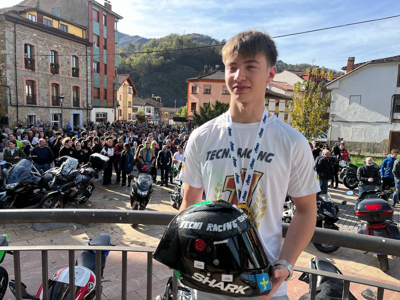 Sonoro homenaje en Cabañaquinta al joven piloto Samuel Díaz