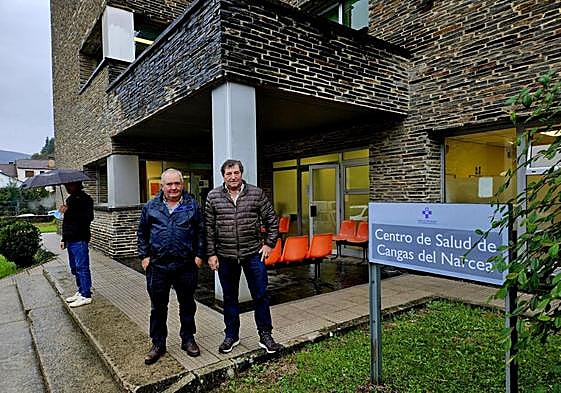 Los vecinos de Villarmental tienen que acudir en persona a pedir cita al centro de salud de Cangas.