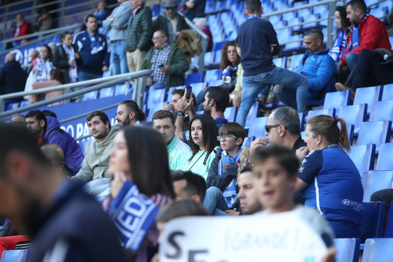 ¿Estuviste viendo el Oviedo - Eibar? ¡Búscate en las fotos del Tartiere!