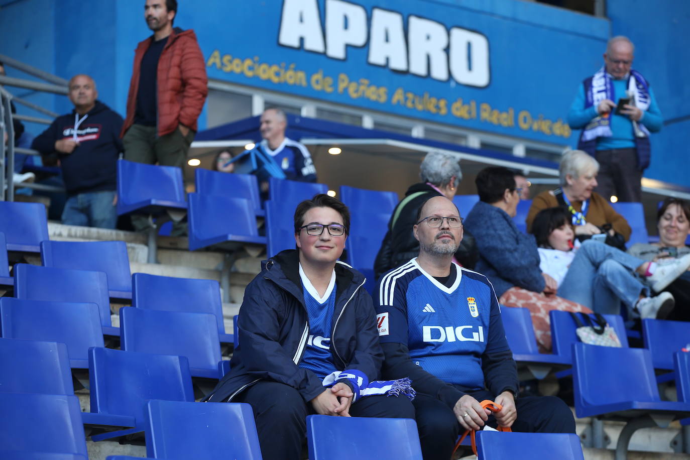 ¿Estuviste viendo el Oviedo - Eibar? ¡Búscate en las fotos del Tartiere!