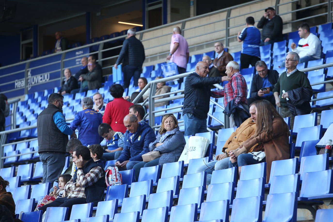 ¿Estuviste viendo el Oviedo - Eibar? ¡Búscate en las fotos del Tartiere!