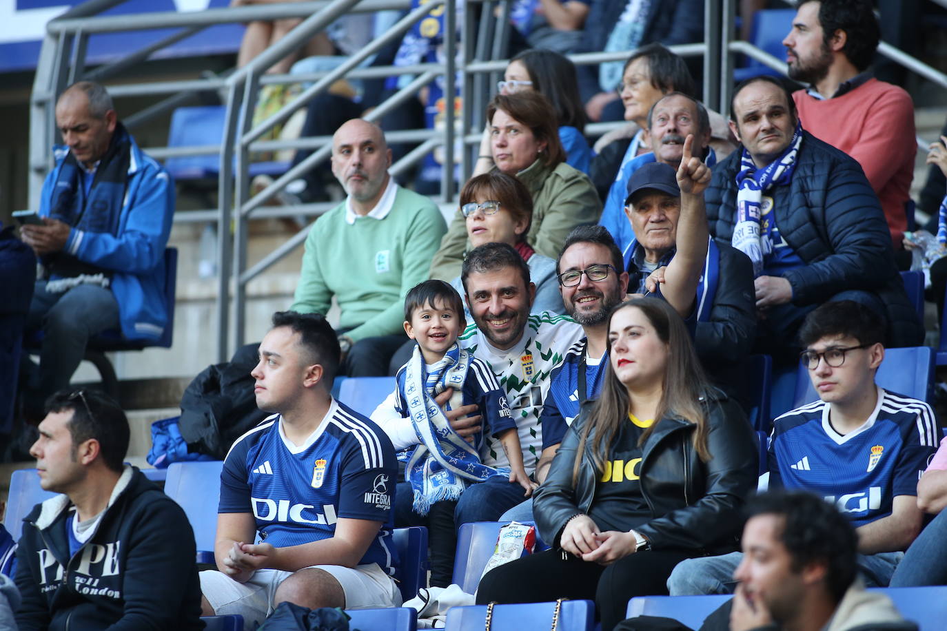 ¿Estuviste viendo el Oviedo - Eibar? ¡Búscate en las fotos del Tartiere!