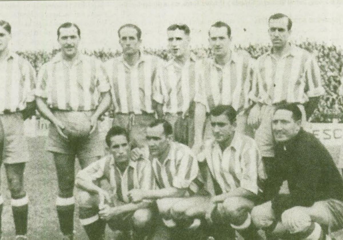 El Real Gijón, con Lerín como portero, en la temporada 1944-1945.